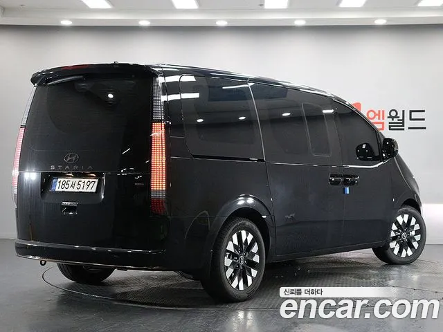 Hyundai Staria 2025 thumb 2