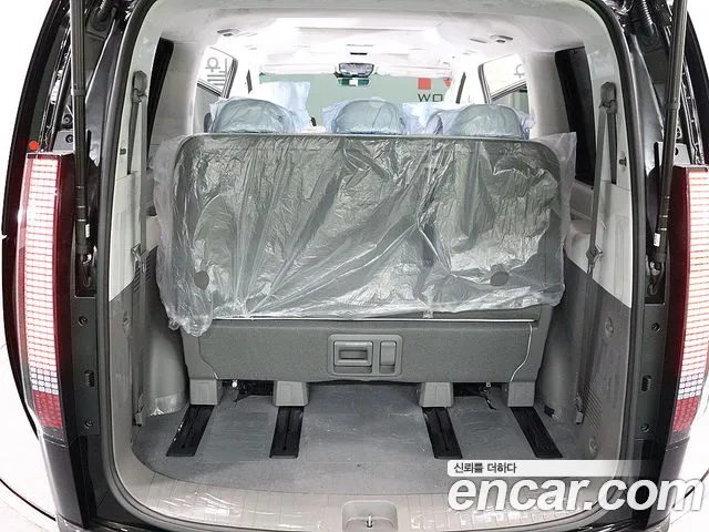 Hyundai Staria 2025 thumb 7
