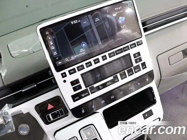 Hyundai Staria 2025 thumb 4