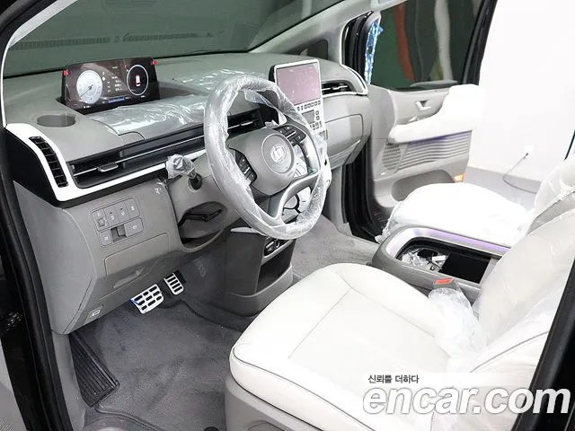 Hyundai Staria 2025 thumb 6