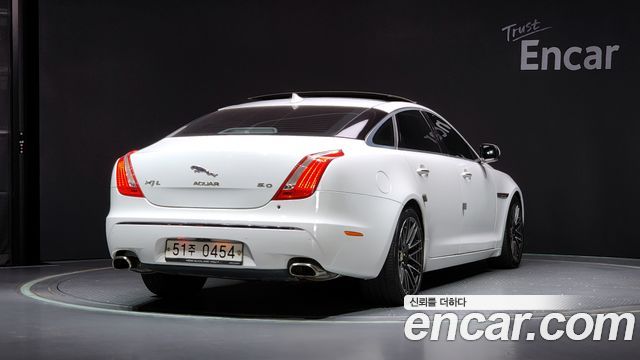 Jaguar XJ 2013 thumb 3