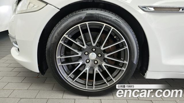 Jaguar XJ 2013 thumb 6