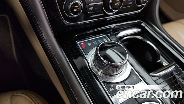 Jaguar XJ 2013 thumb 10