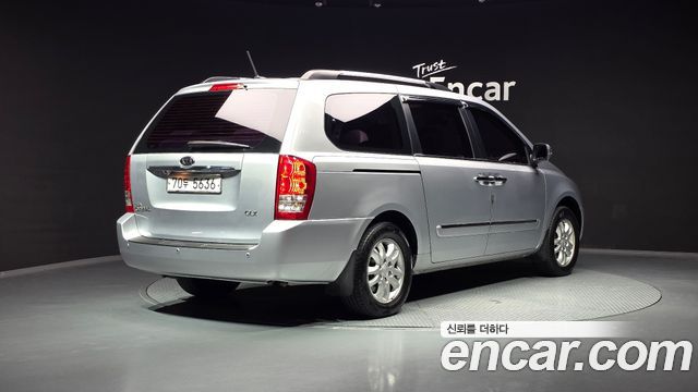 Kia Carnival 2011 thumb 3