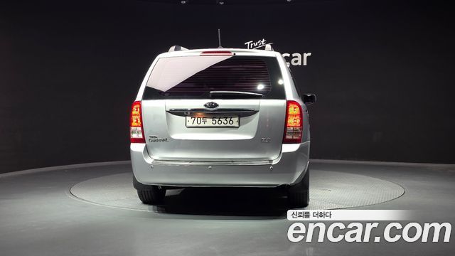 Kia Carnival 2011 thumb 5