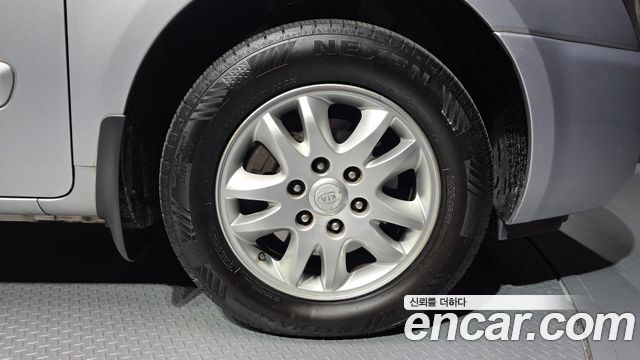 Kia Carnival 2011 thumb 6