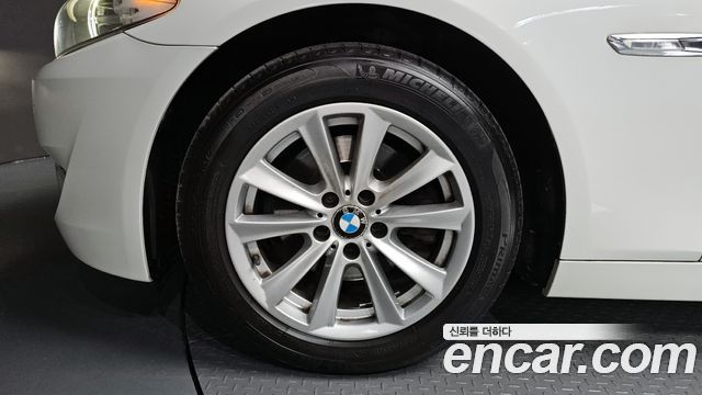 BMW 5 серии 2011 thumb 6
