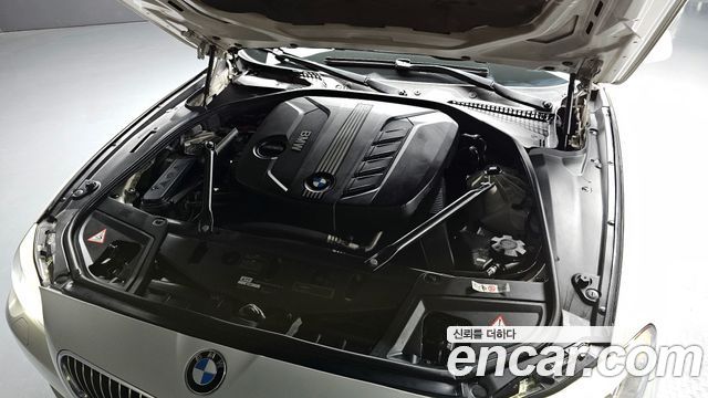 BMW 5 серии 2011 thumb 7