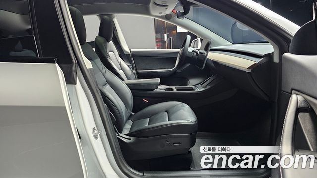 Tesla Model Y 2022 thumb 11