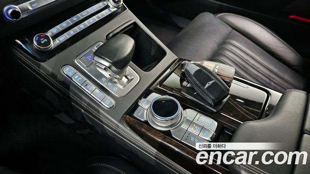 Genesis G90 2019 thumb 10