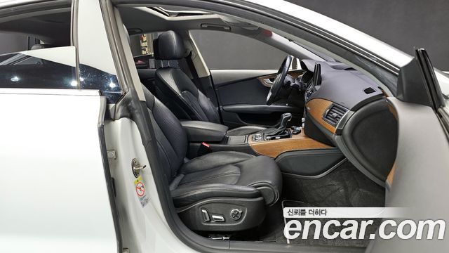 Audi A7 2015 thumb 10