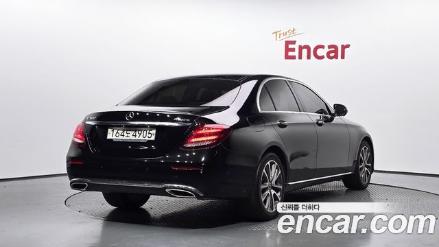 Mercedes-Benz E-Class 2019 thumb 3