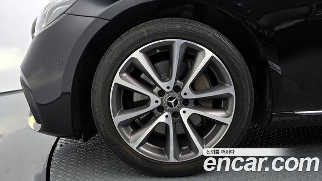 Mercedes-Benz E-Class 2019 thumb 6