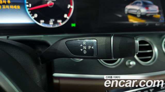 Mercedes-Benz E-Class 2019 thumb 10