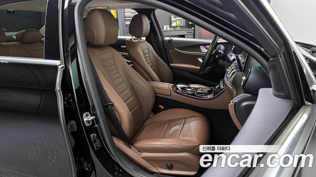 Mercedes-Benz E-Class 2019 thumb 11