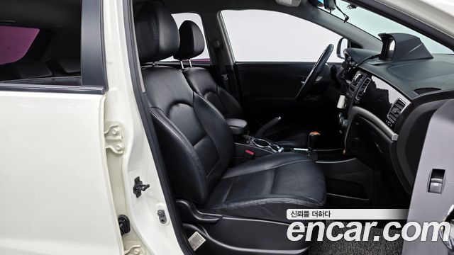 SsangYong Korando 2011 thumb 12
