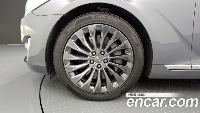 Genesis G90 2016 thumb 6