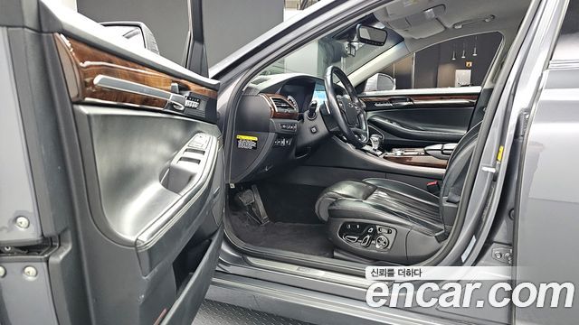 Genesis G90 2016 thumb 11
