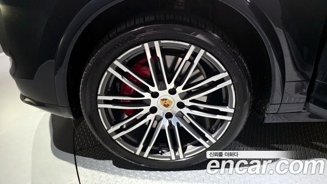 Porsche Cayenne 2015 thumb 6