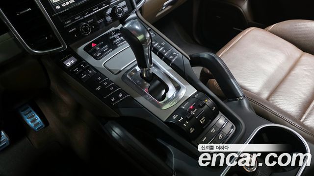 Porsche Cayenne 2015 thumb 9