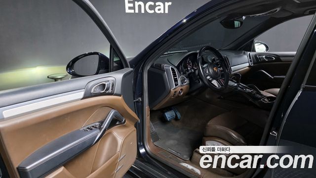 Porsche Cayenne 2015 thumb 10