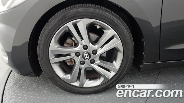 Hyundai Avante 2015 thumb 6