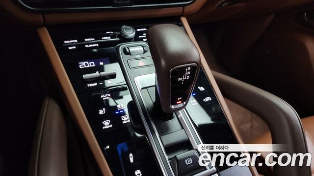 Porsche Cayenne 2022 thumb 10