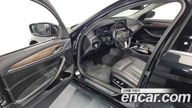 BMW 5 серии 2019 thumb 11