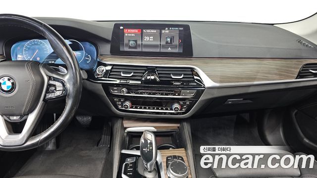 BMW 5 серии 2019 thumb 12