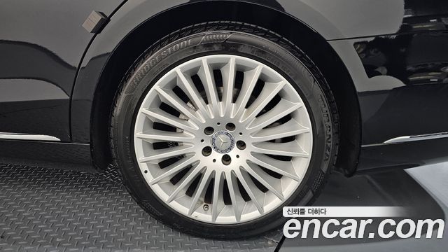 Mercedes-Benz S-Class 2015 thumb 5