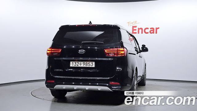 Kia Carnival 2018 thumb 5