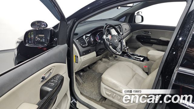 Kia Carnival 2018 thumb 10