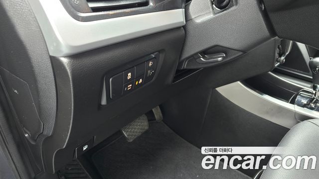 SsangYong Korando 2017 thumb 11