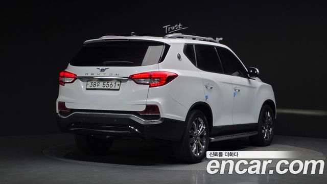 SsangYong Rexton 2018 thumb 3