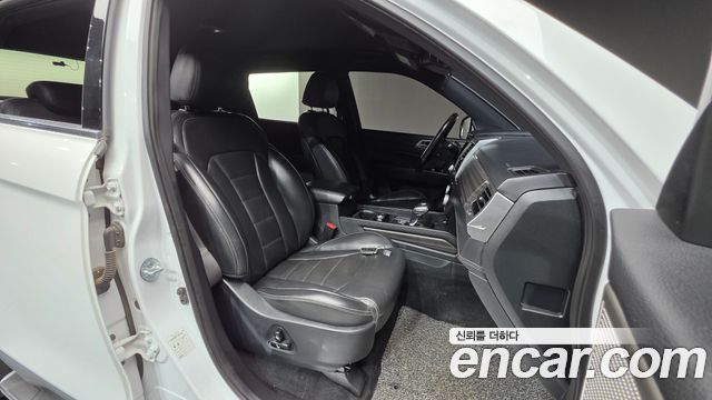 SsangYong Rexton 2018 thumb 11