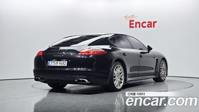 Porsche Panamera 2011 thumb 3