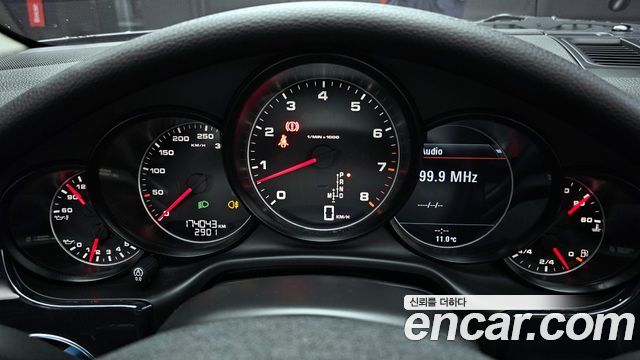Porsche Panamera 2011 thumb 8