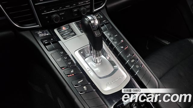 Porsche Panamera 2011 thumb 9