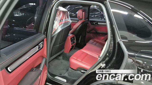 Porsche Cayenne 2023 thumb 10