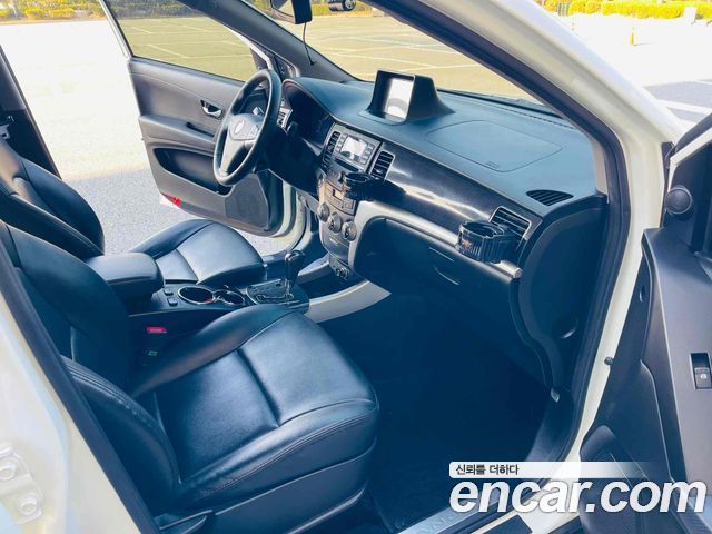 SsangYong Korando 2013 thumb 10