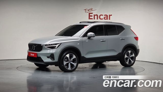Volvo XC40 2024 thumb 2