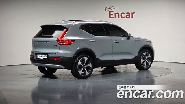 Volvo XC40 2024 thumb 3