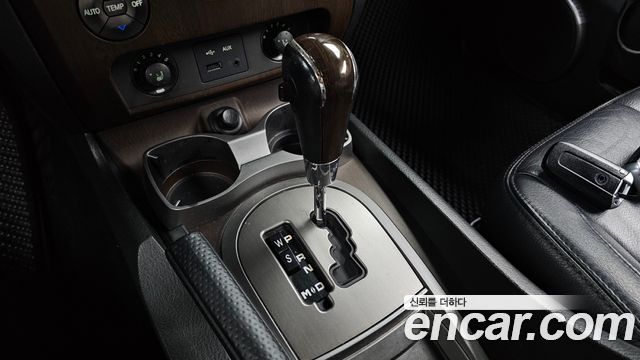 SsangYong Rexton 2013 thumb 10