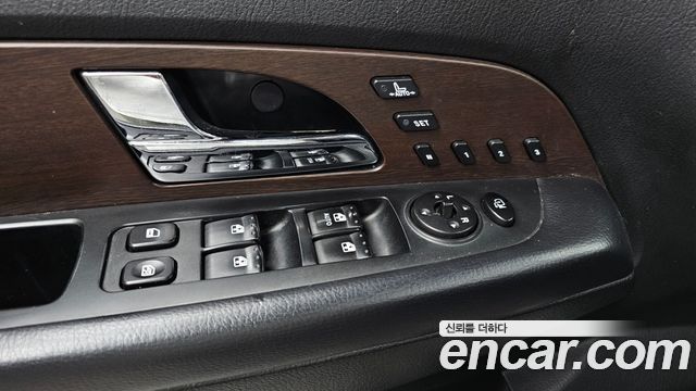 SsangYong Rexton 2013 thumb 12