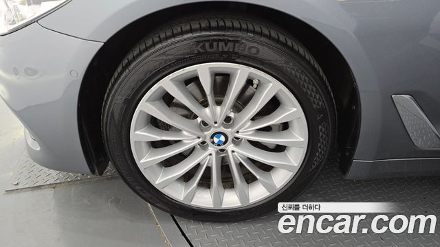 BMW 5 серии 2018 thumb 6