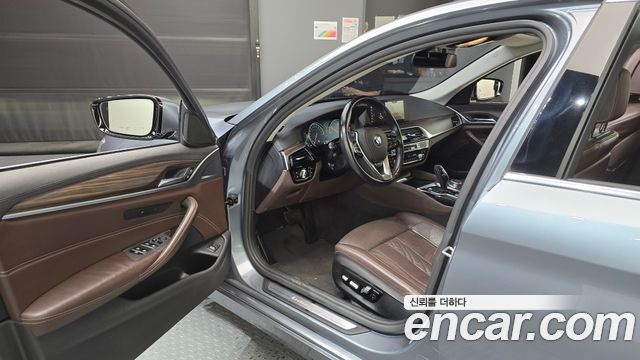 BMW 5 серии 2018 thumb 10