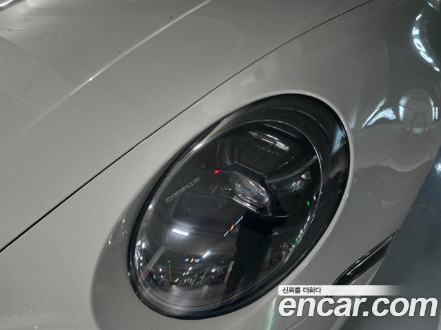 Porsche 911 2023 thumb 4