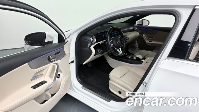 Mercedes-Benz A-Class 2020 thumb 10