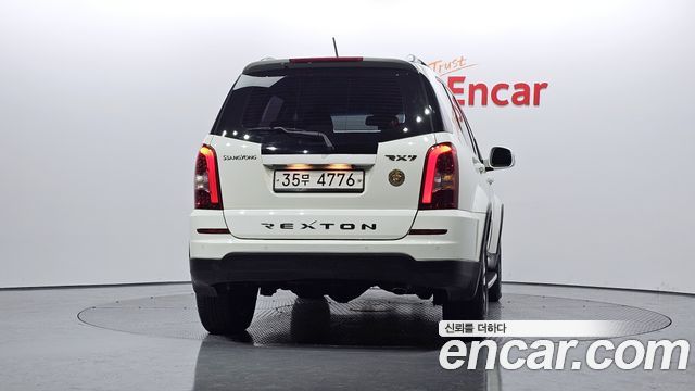 SsangYong Rexton 2013 thumb 5