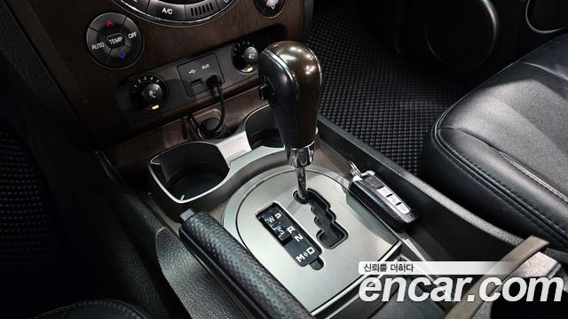 SsangYong Rexton 2013 thumb 10